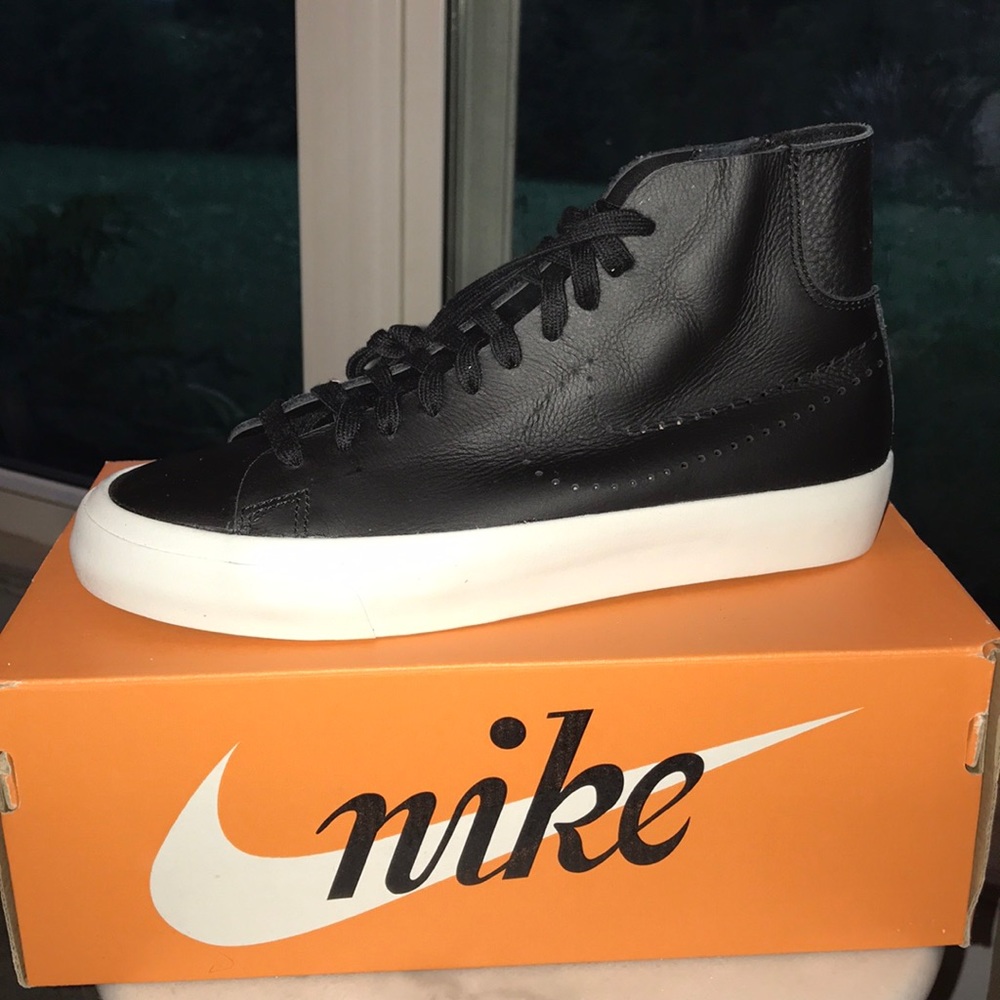 BRAND NEW Nike shoe
